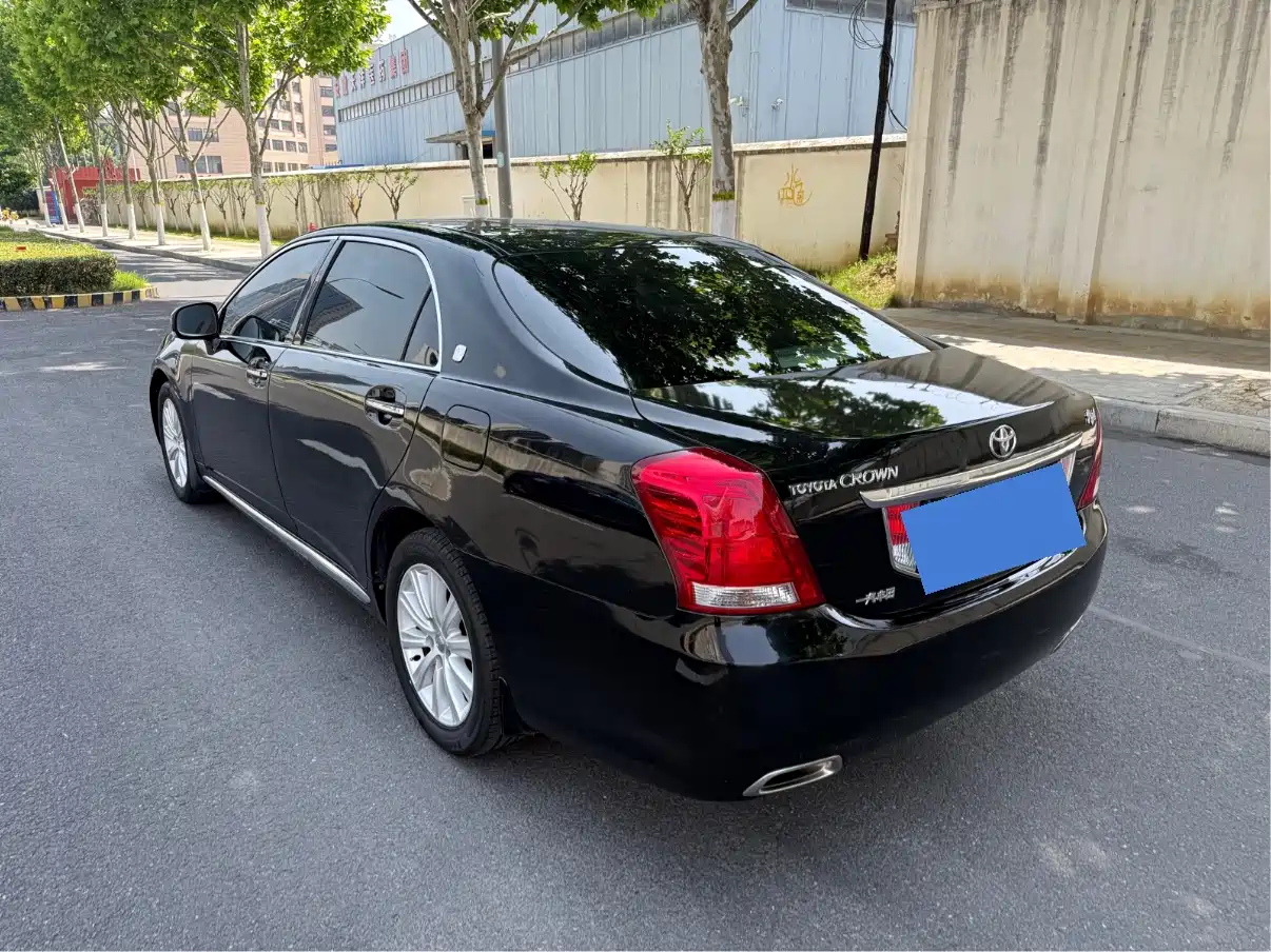 Toyota Crown 2010 2.5L Royal фото 7