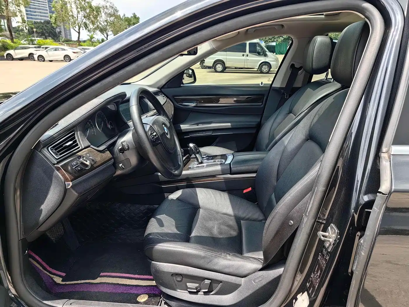 BMW 7 Series 2009 Model 740Li Leading Edition фото 8