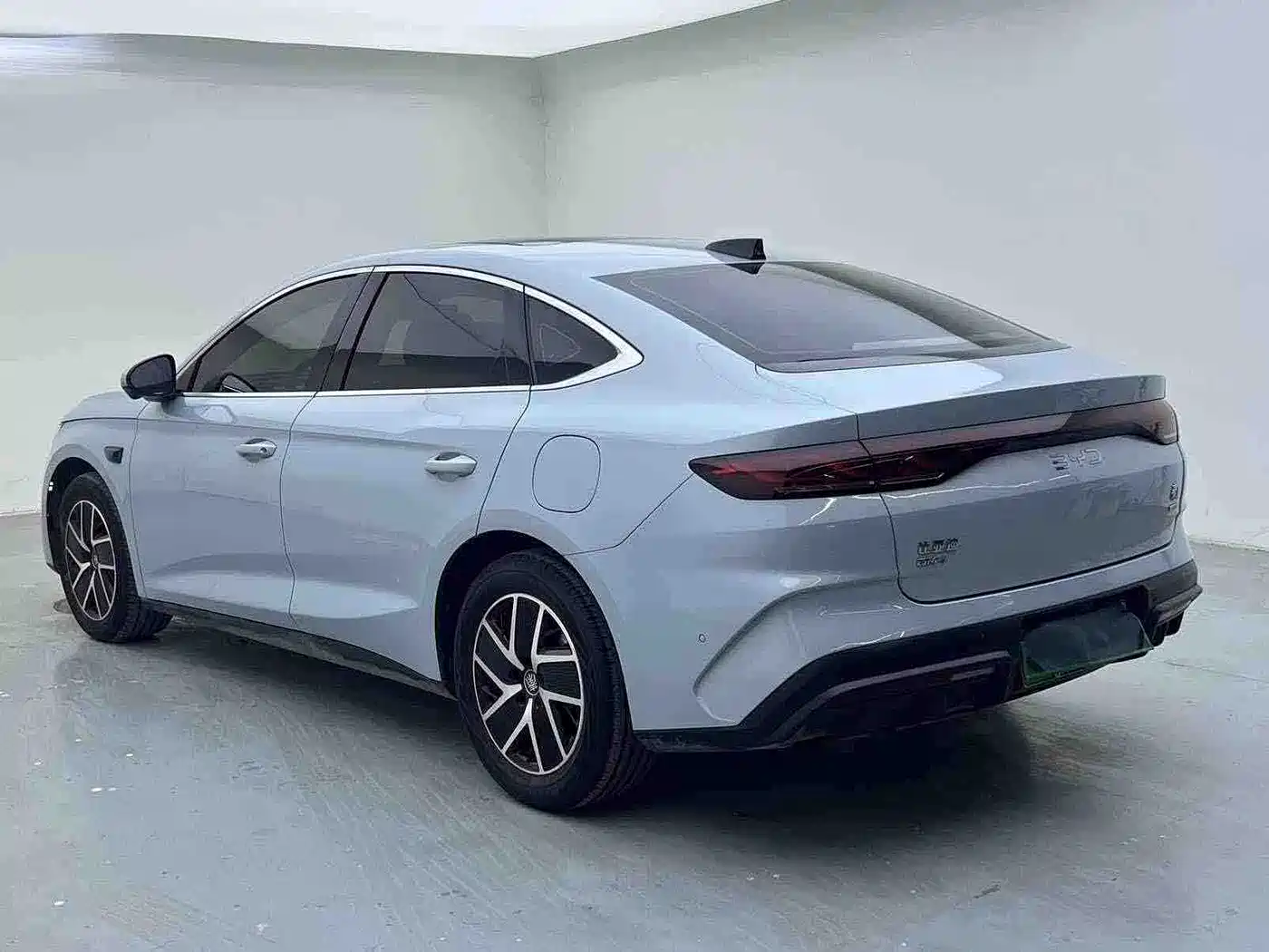 BYD Qin L 2024 DM-i 80KM Superior фото 3