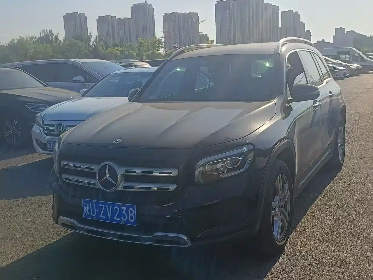 MERCEDES-BENZ GLB