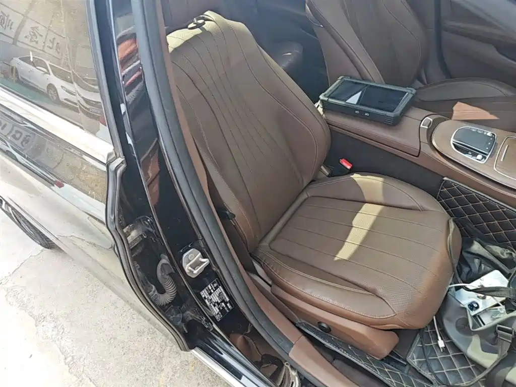 Mercedes-Benz E-Class New Energy 2021 E 350 e L Plug-in Hybrid Sedan фото 20