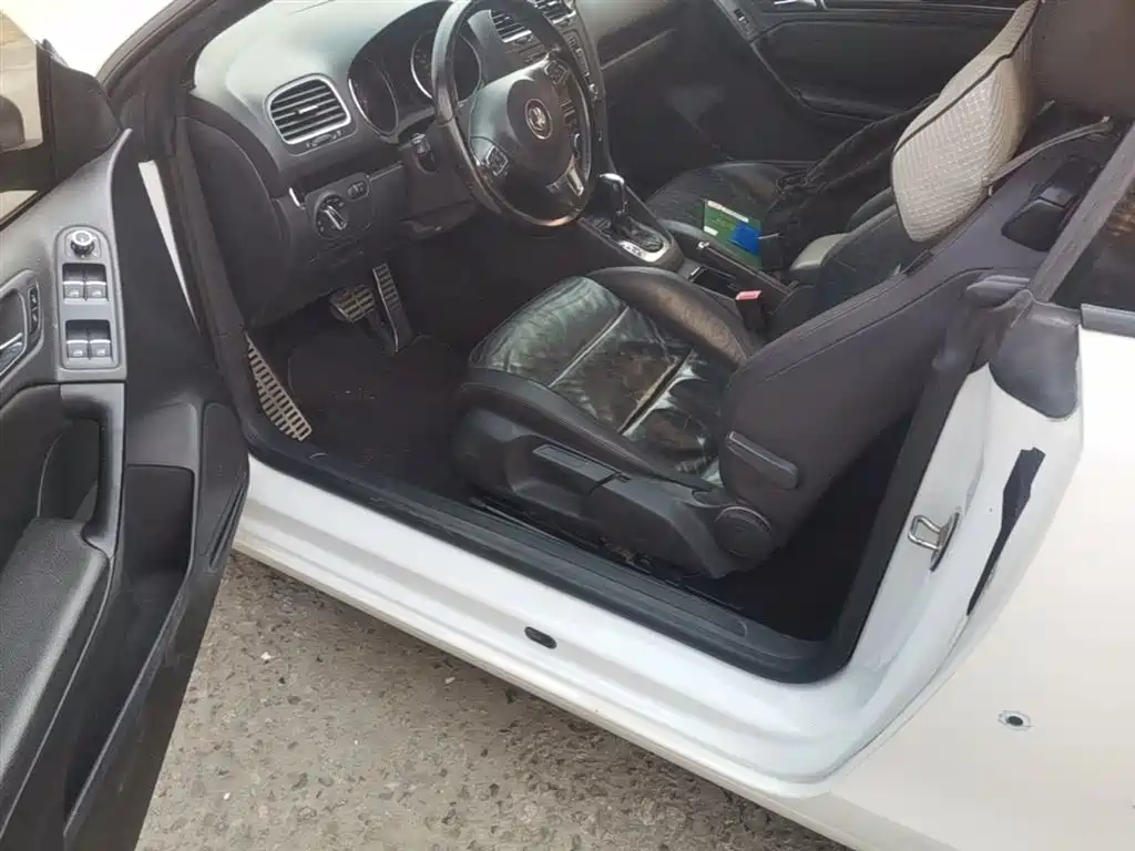 Volkswagen Golf (Import) 2012 1.4TSI Luxury Convertible Edition фото 22