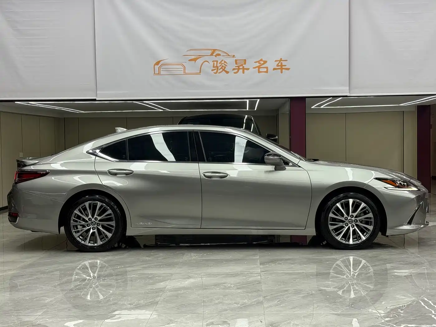 Фото 4 - Lexus ES
