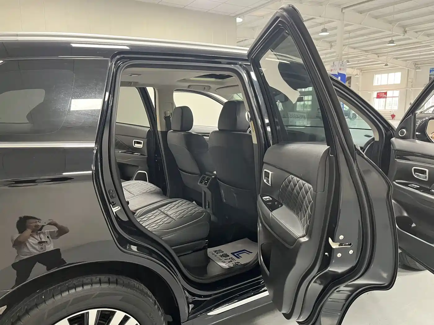 Mitsubishi Outlander 2022 2021 2.4L 4WD Deluxe Edition 7-Seater