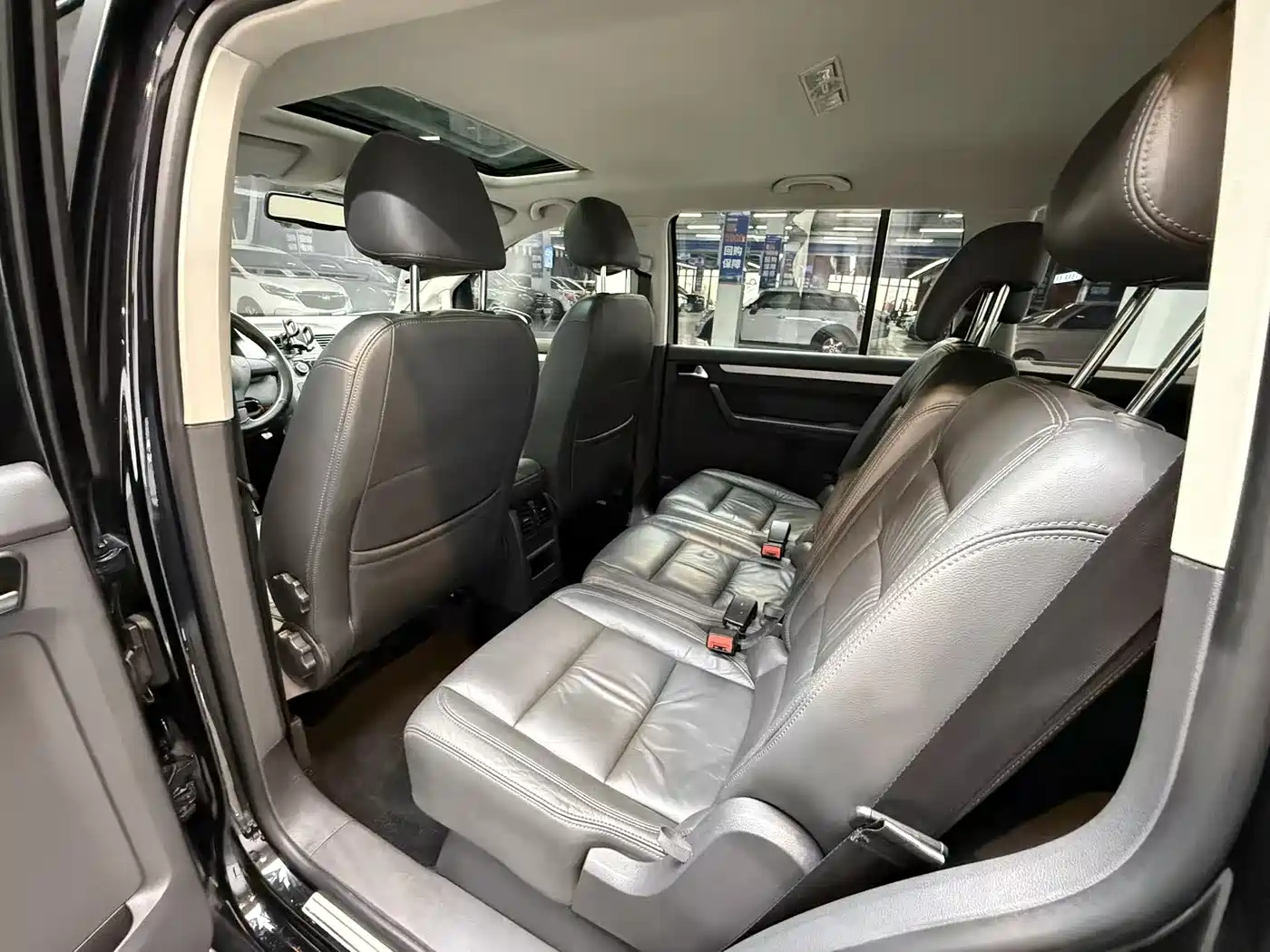 Photo 6 - Volkswagen Touran