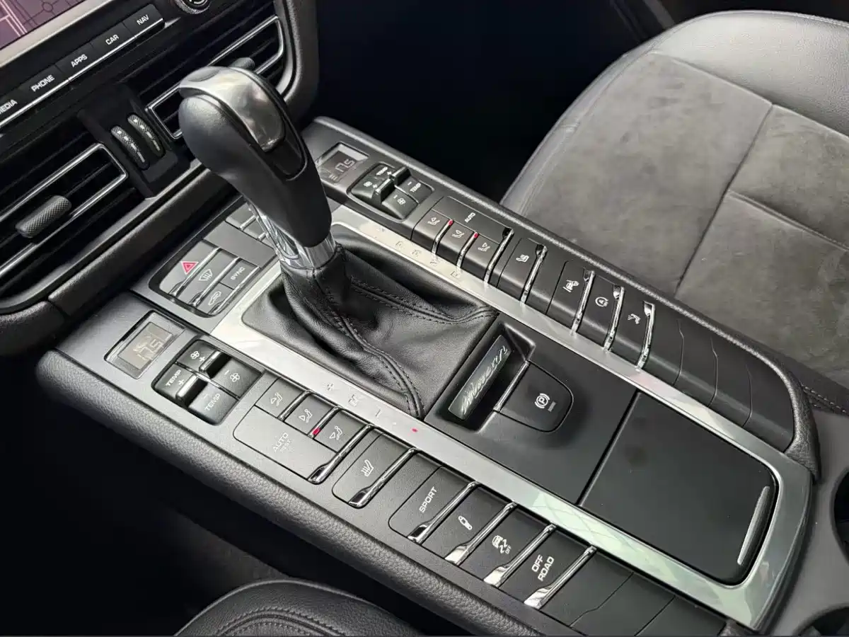 Porsche Macan 2018 Macan 2.0T фото 9
