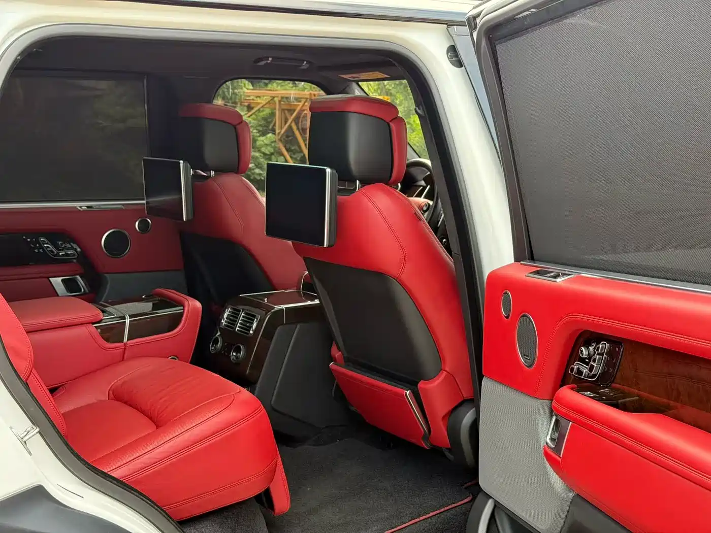Land Rover Range Rover 2020 3.0 L6 Supreme Creation Extended Version фото 6