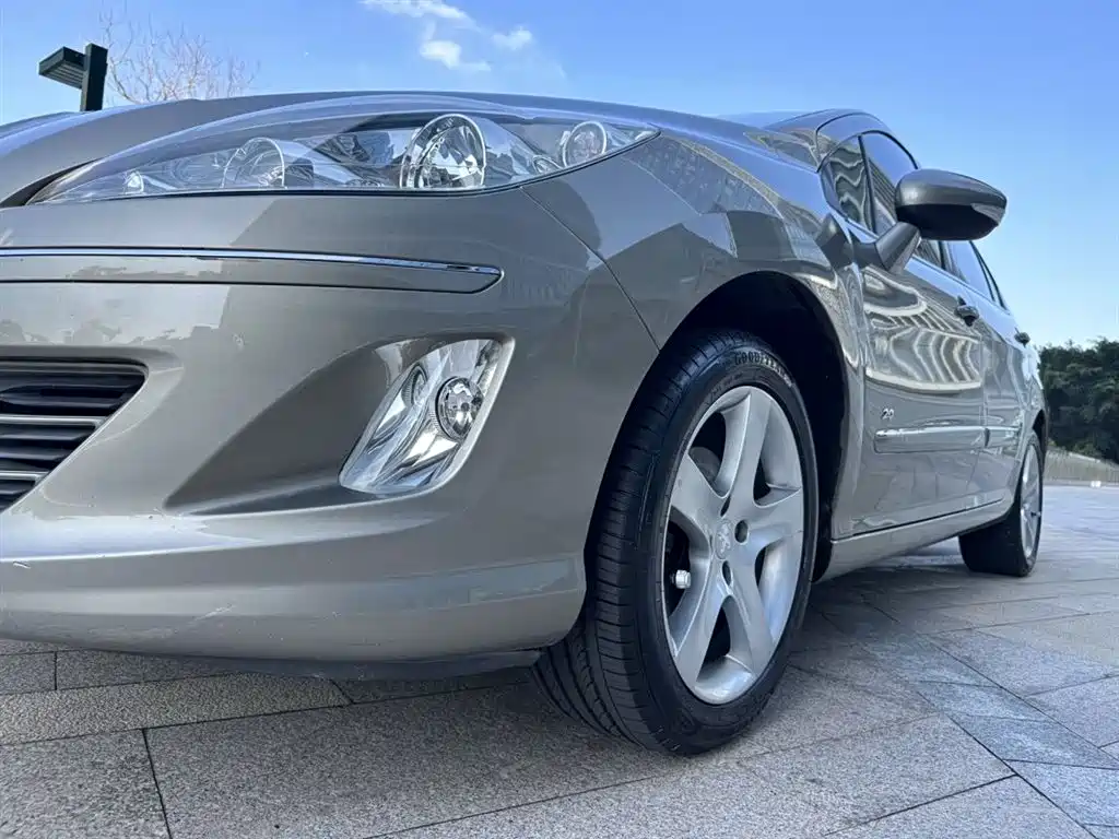 Peugeot 408 2013 2.0L Automatic Luxury Edition фото 8