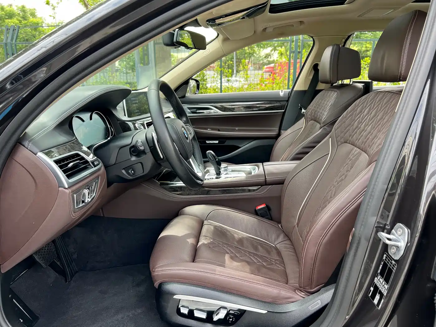 BMW 7 Series 2017 740Li Leading Edition фото 10