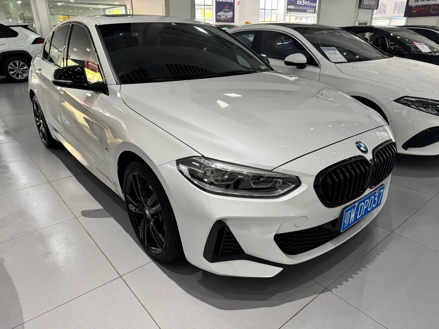 BMW 1 Series 2023 125i M Sport Shadow Edition фото 3