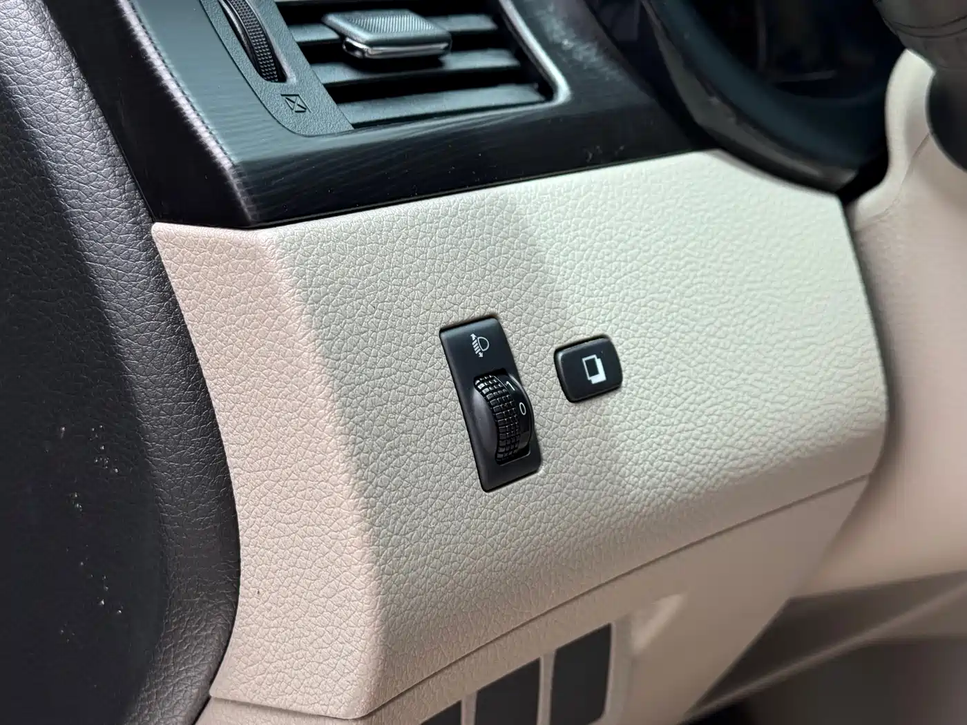 Photo 14 - Nissan Tiida