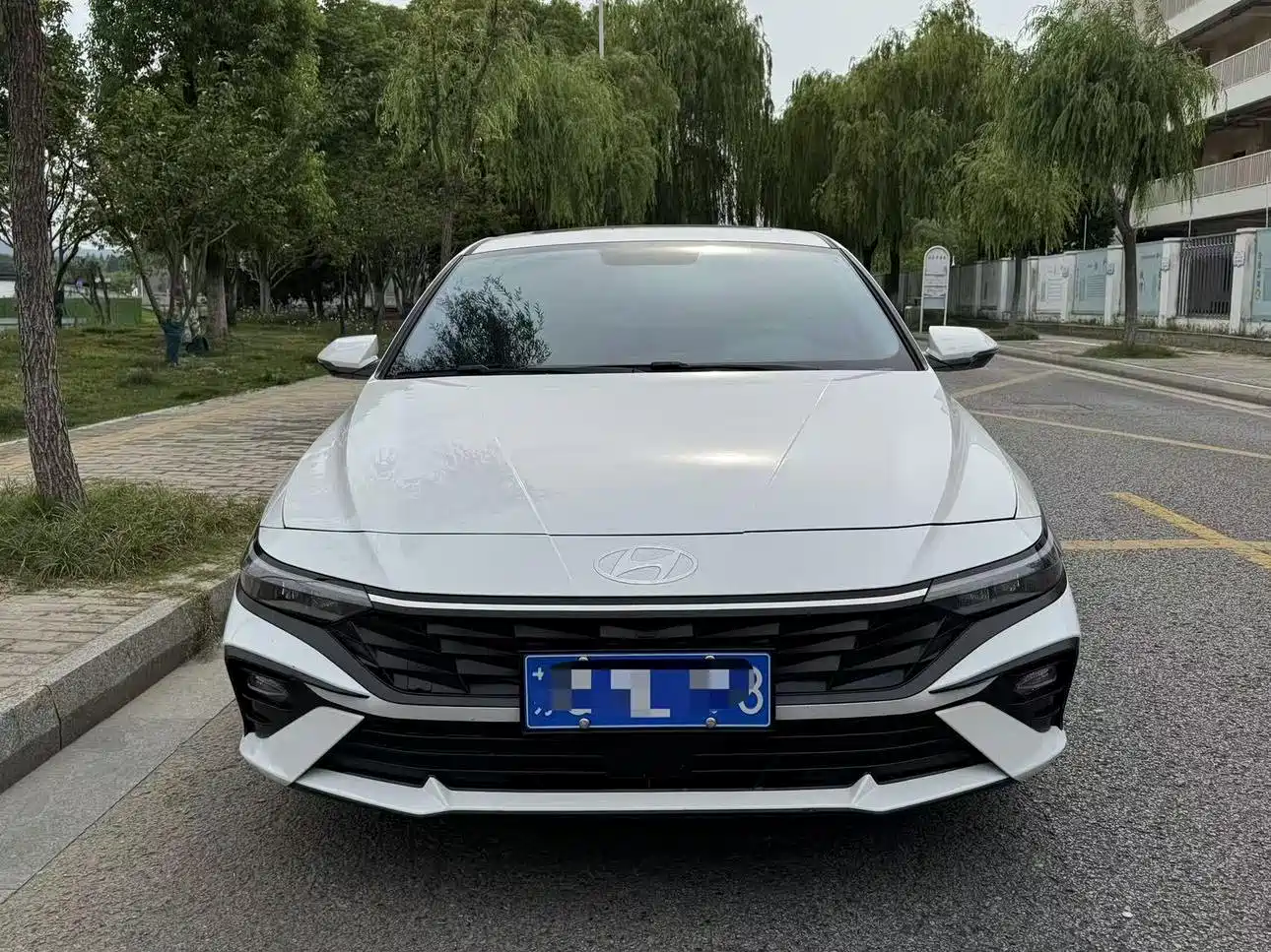 Hyundai Elantra 2023 1.5L CVT GLS Premium фото 2