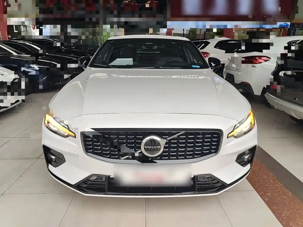 Фото 3 - Volvo S60