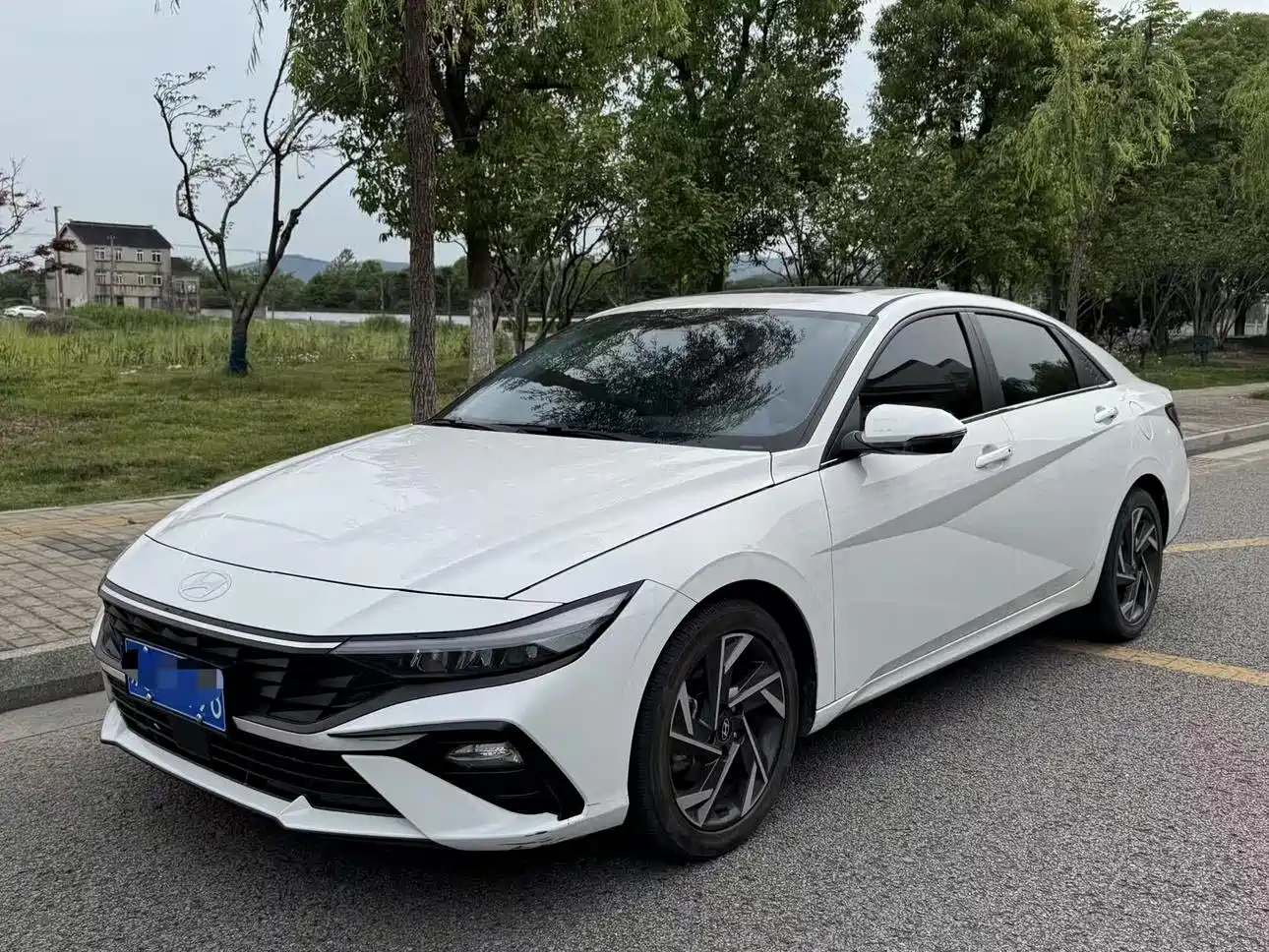 Hyundai Elantra 2023 1.5L CVT GLS Premium