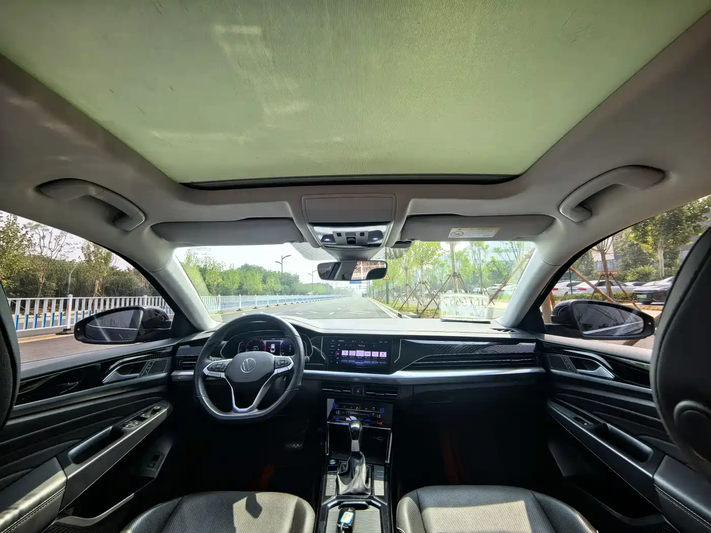 Volkswagen Passat 2022 330TSI Luxury Edition фото 3
