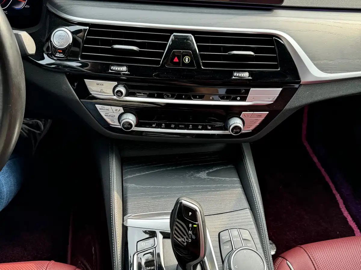 BMW 5 Series 2023 Facelift 530Li Leading M Sport Package фото 9