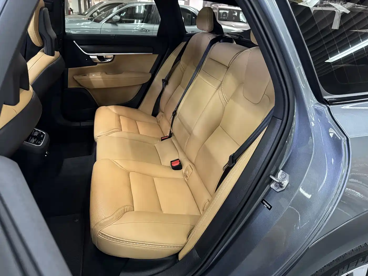 Фото 14 - Volvo V90