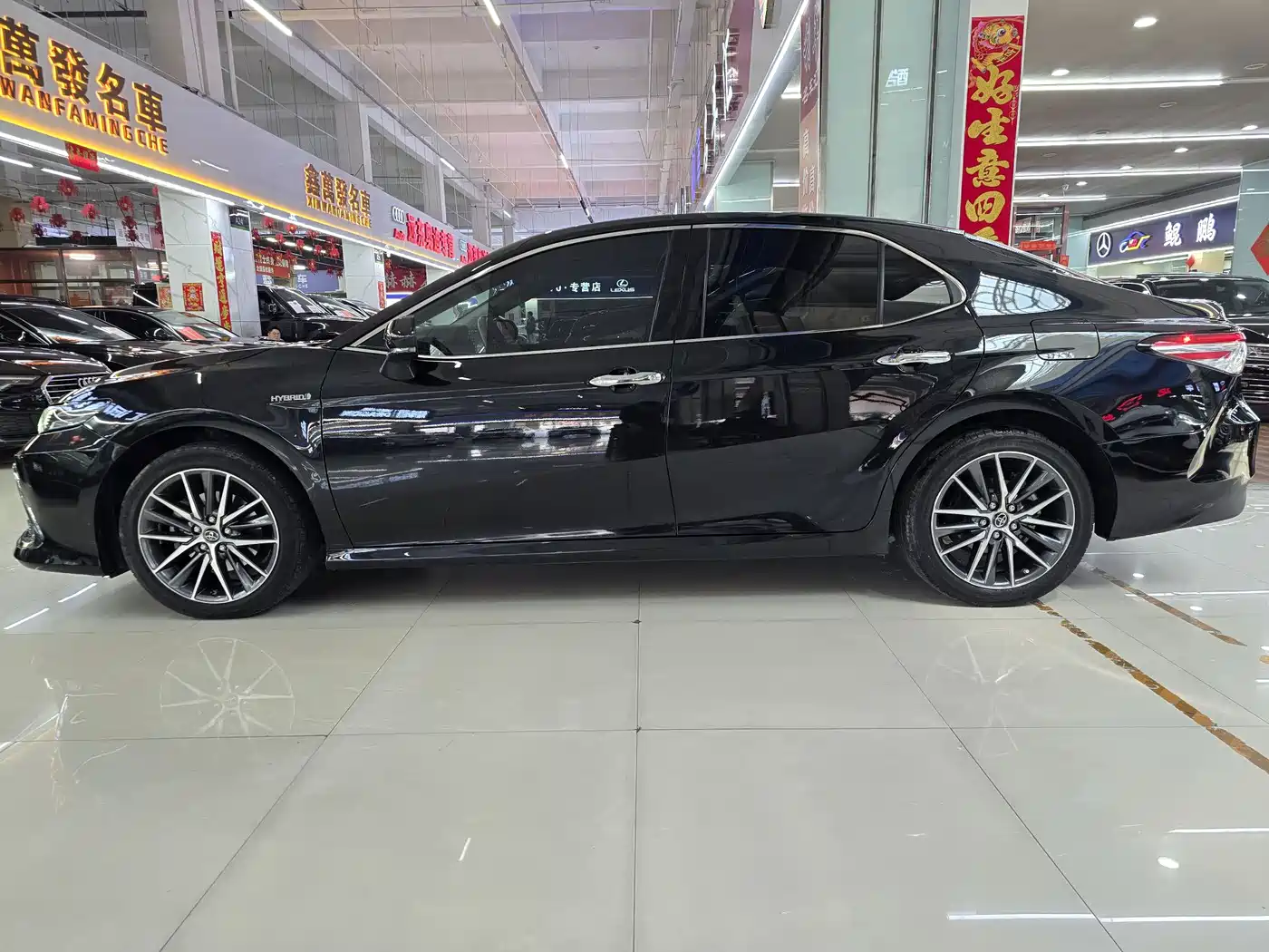 Toyota Camry 2023 Hybrid 2.5HG Luxury Edition фото 4