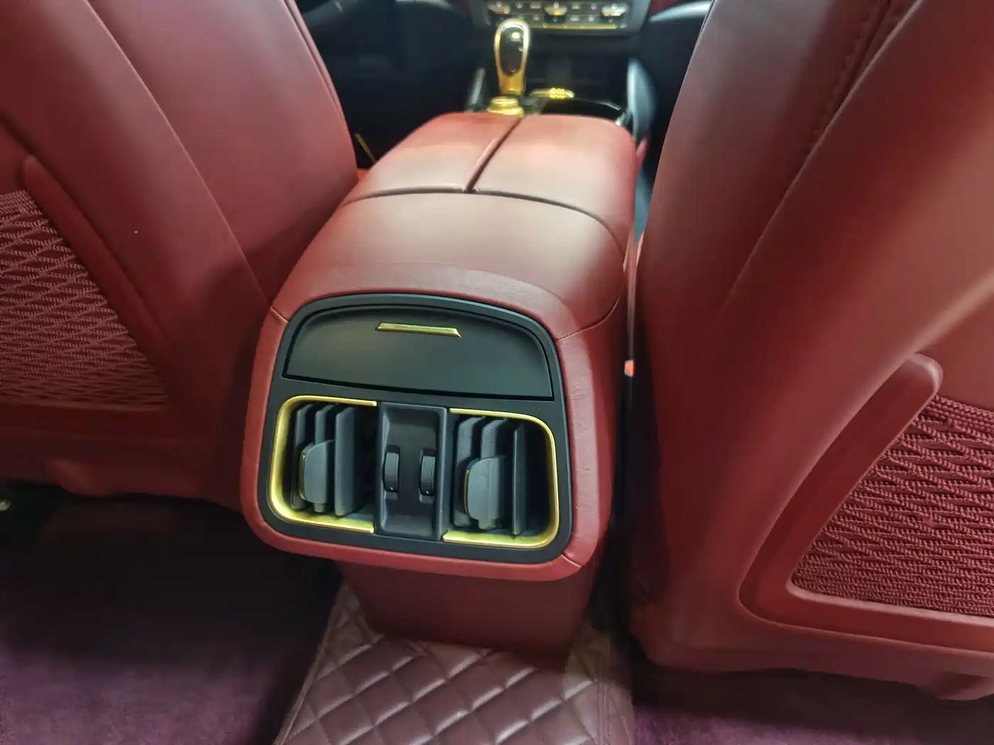 Maserati Levante 2018 3.0T Classic Edition фото 8