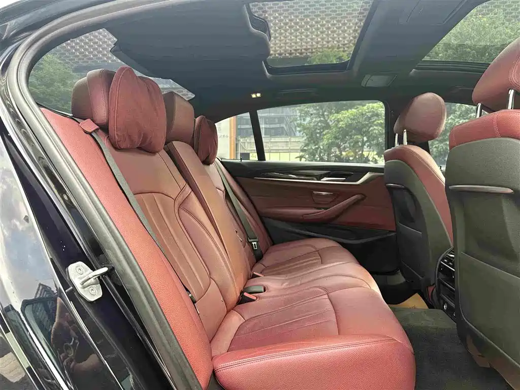 Photo 19 - BMW 5 Series