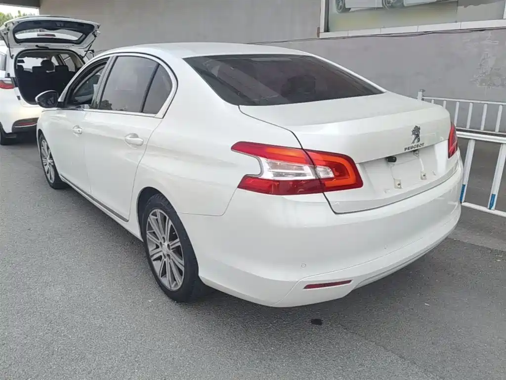 Peugeot 408 2014 1.8L Automatic Luxury Edition фото 5