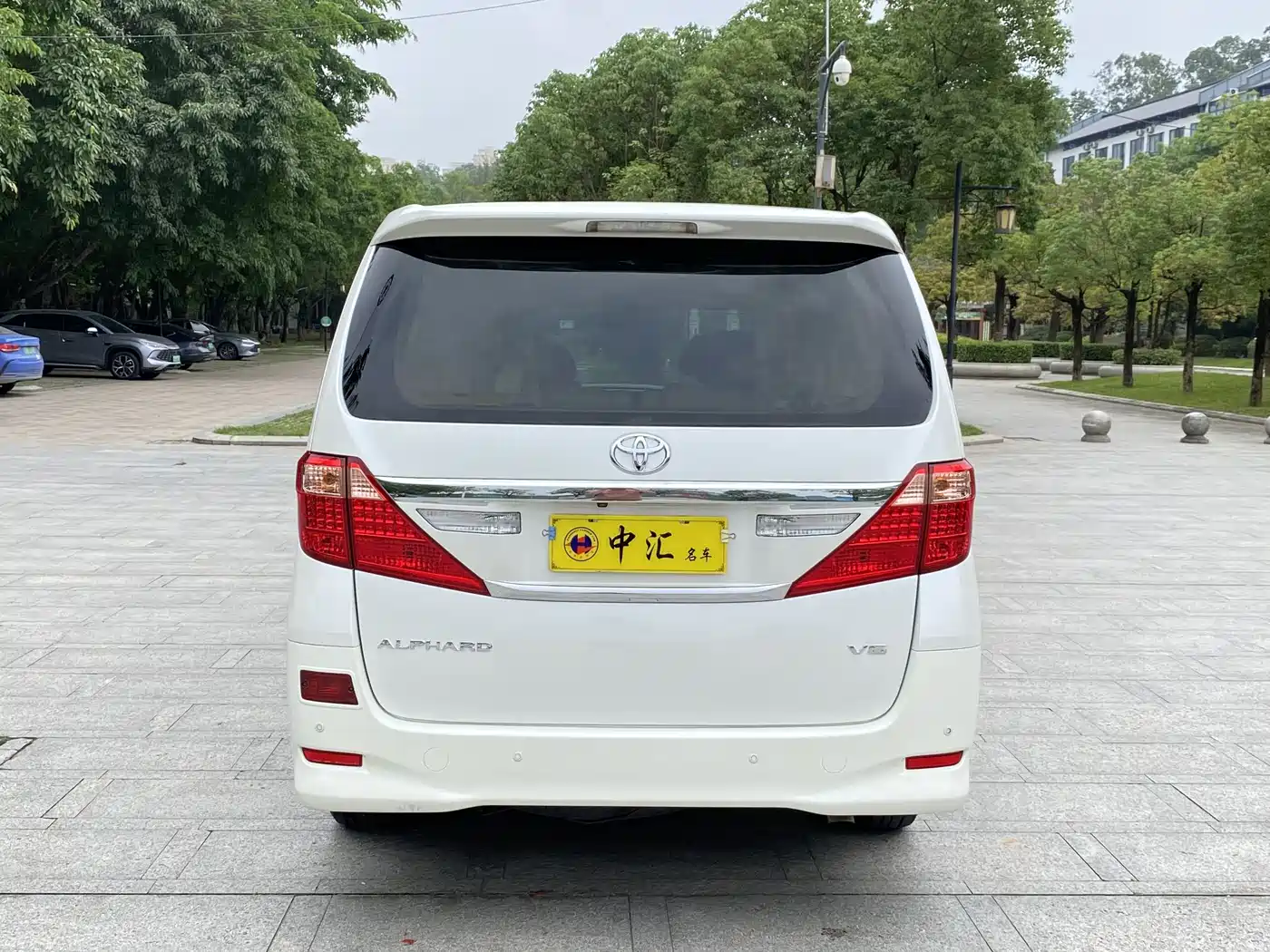 Toyota Alphard 2011 3.5L Luxury Edition фото 8
