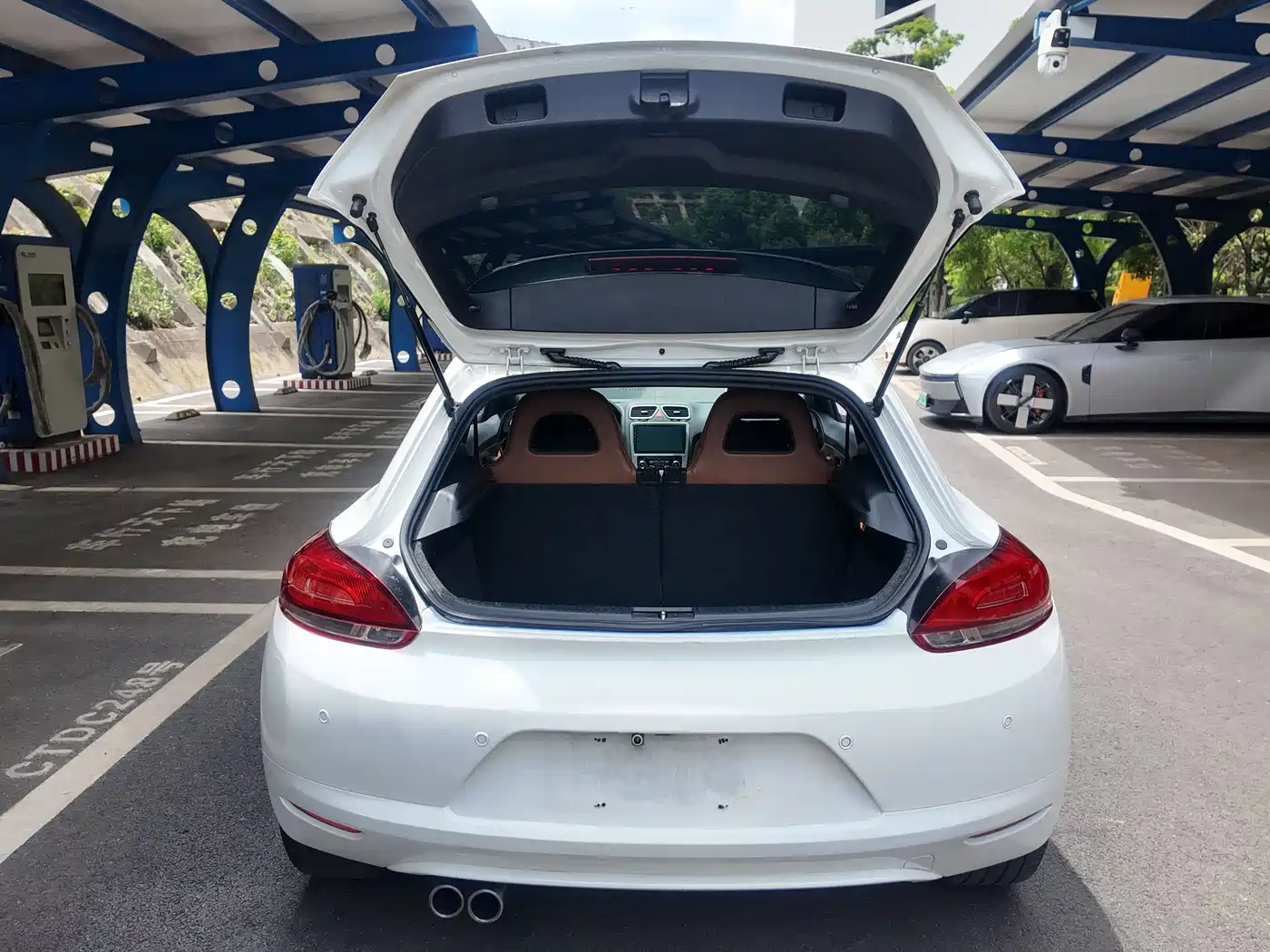 Volkswagen Scirocco 2011 2.0TSI Luxury фото 20