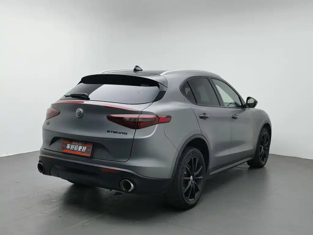 Alfa Romeo Stelvio 2019 2017 2.0T 200HP Luxury Edition