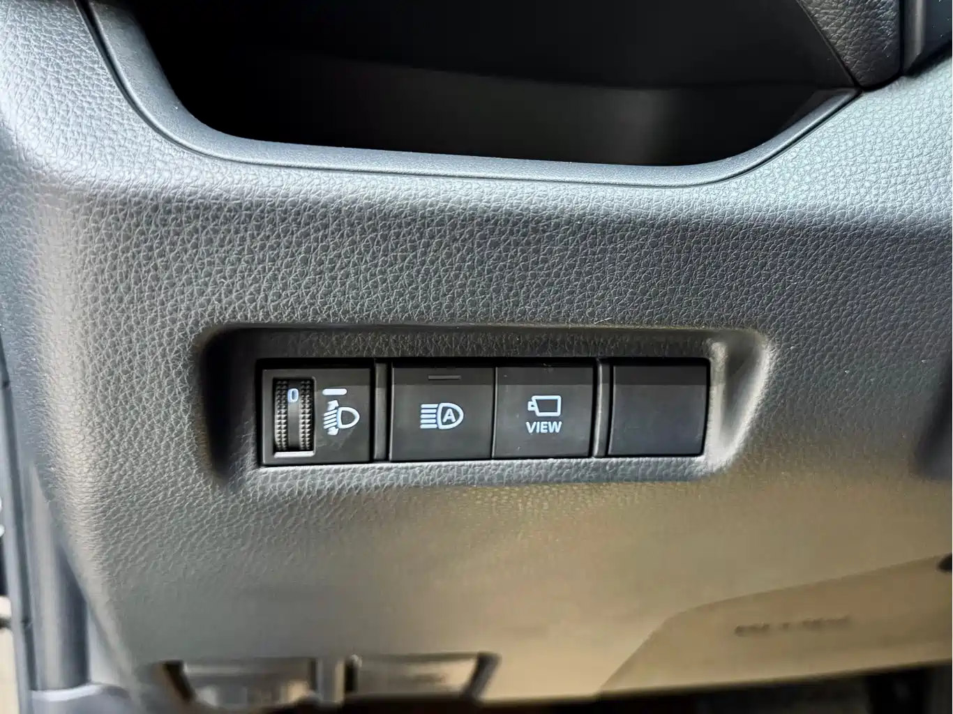 Toyota Wildlander 2022 2.0L CVT FWD Luxury PLUS Edition фото 12