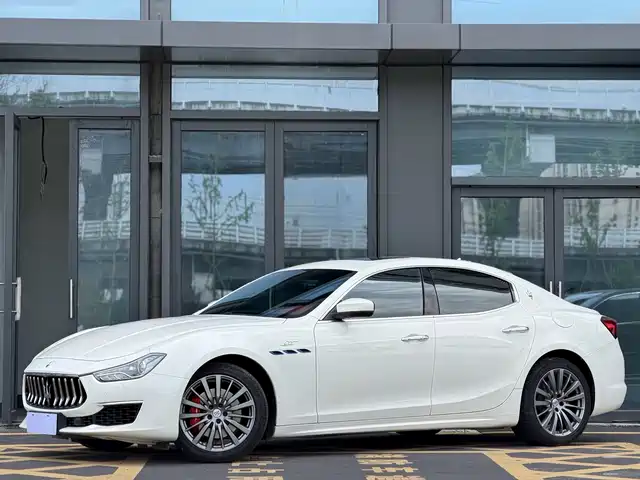 Maserati Ghibli 2.0T, GT Острая грань