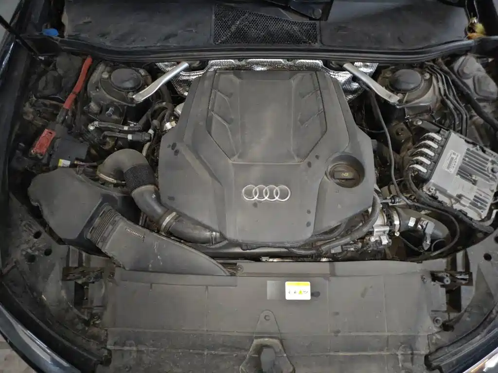 Фото 21 - Audi A6L