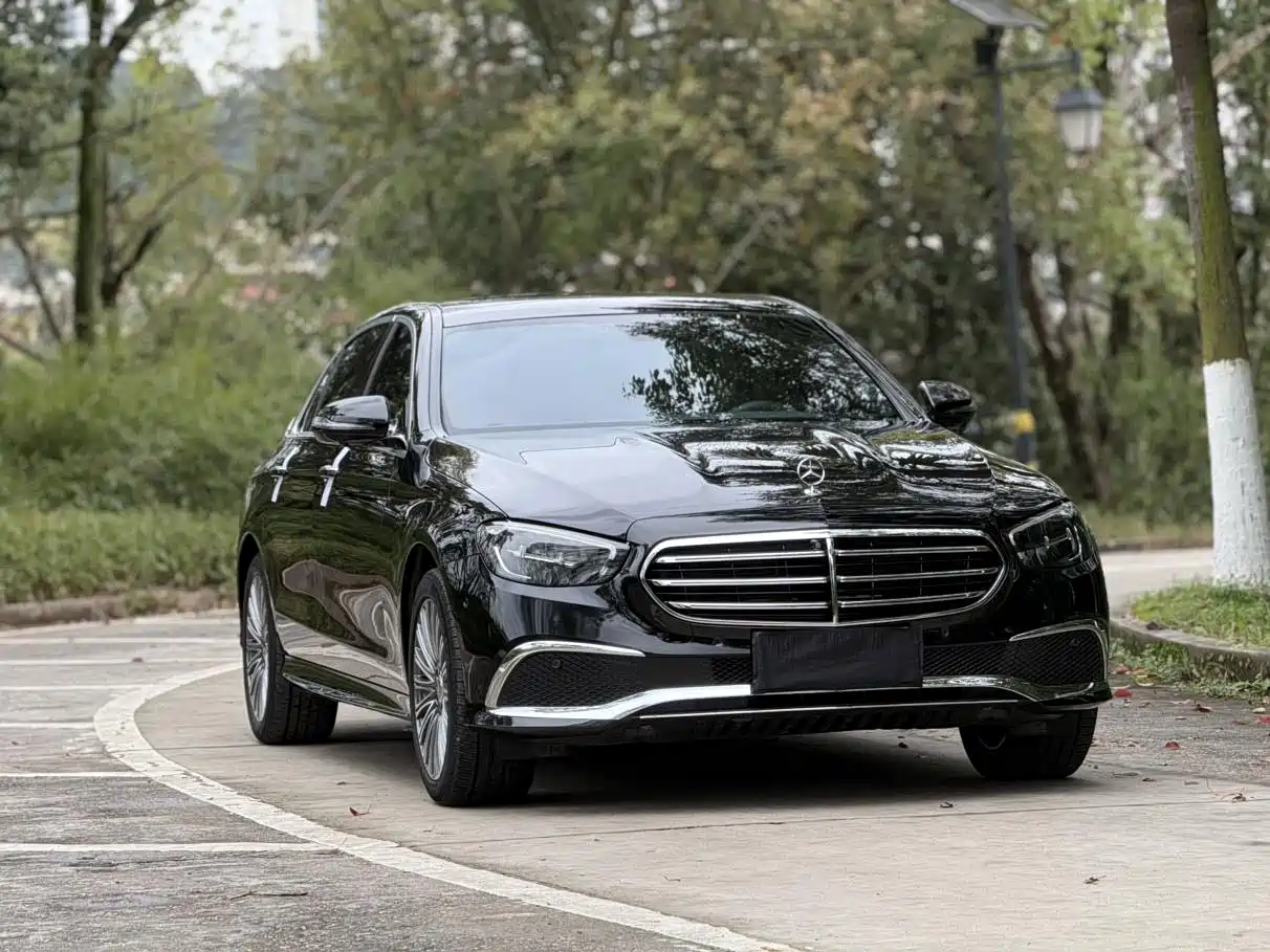 Фото 5 - Mercedes-Benz E-Class