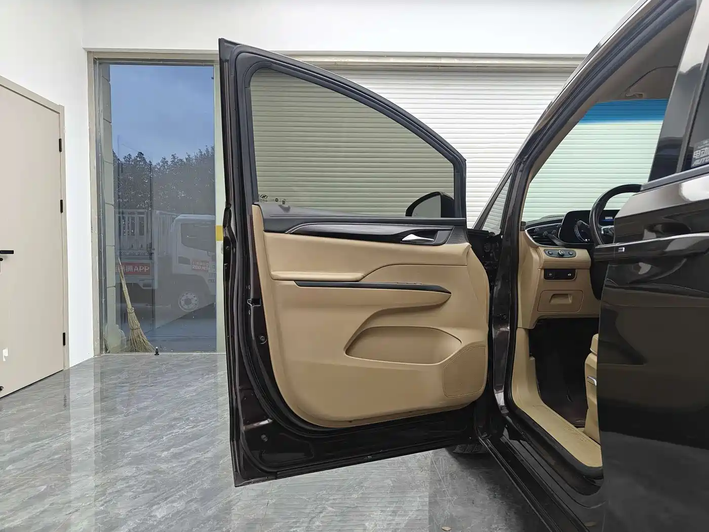 Buick GL8 2021 ES Landlord 653T Premium фото 8