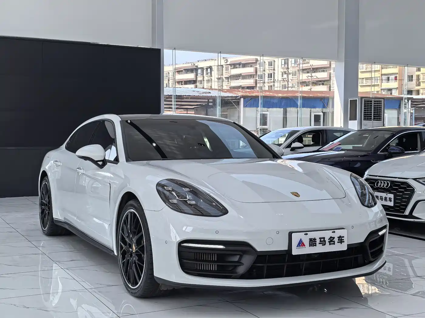 Porsche Panamera 2023 Panamera Executive Long Wheelbase Platinum Edition 2.9T фото 3