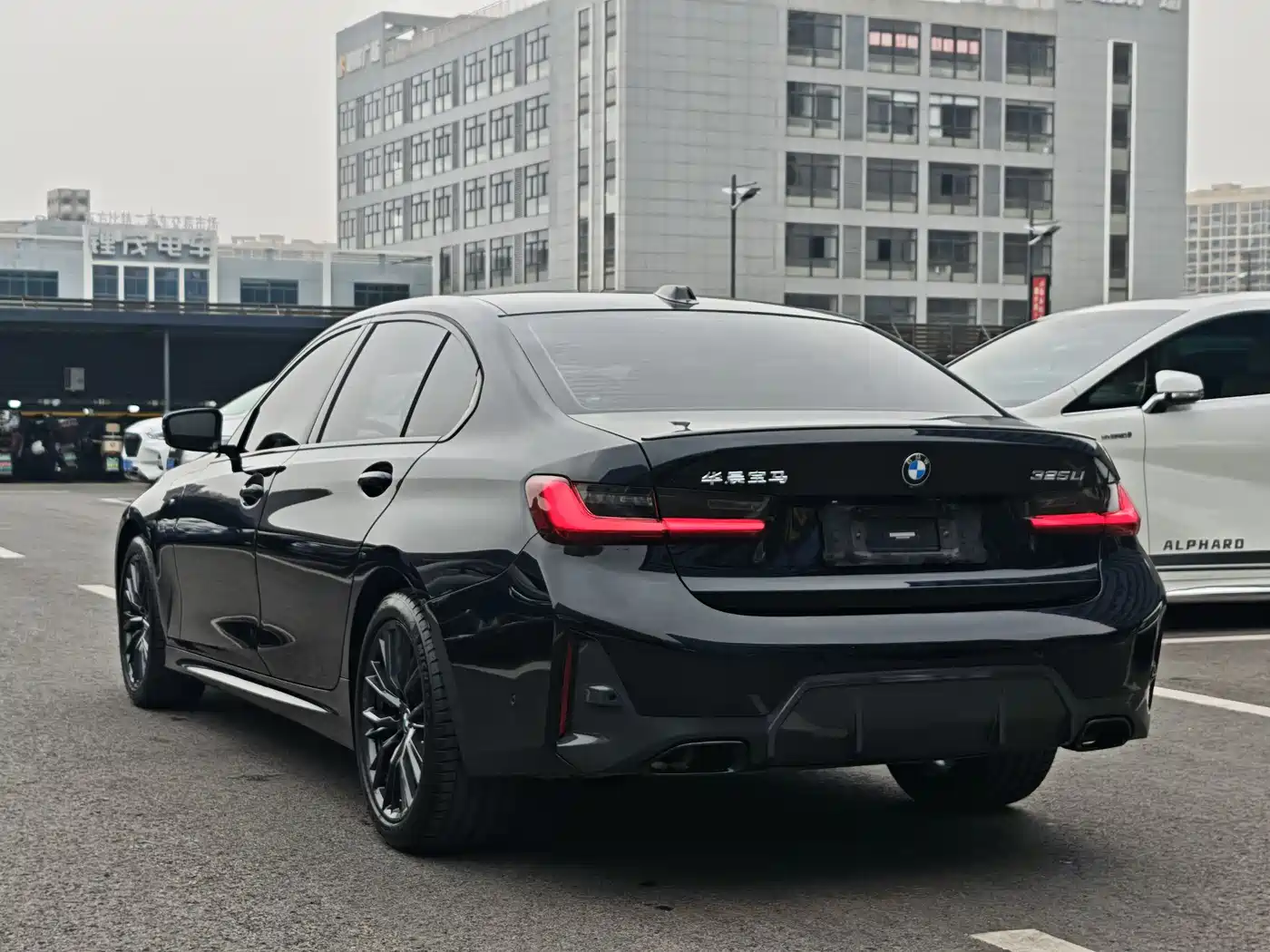 BMW 3 Series 2023 325Li M Sport Black Night Package фото 6