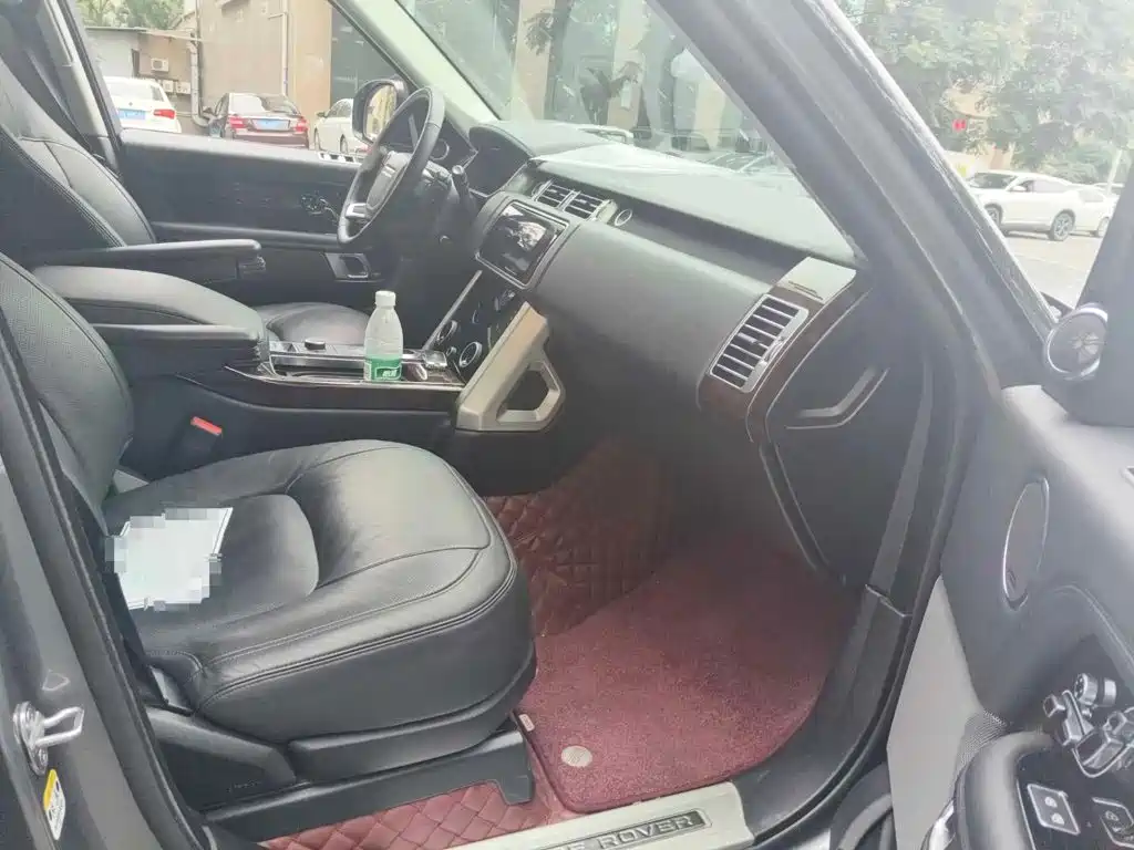 Photo 13 - Land Rover Range Rover