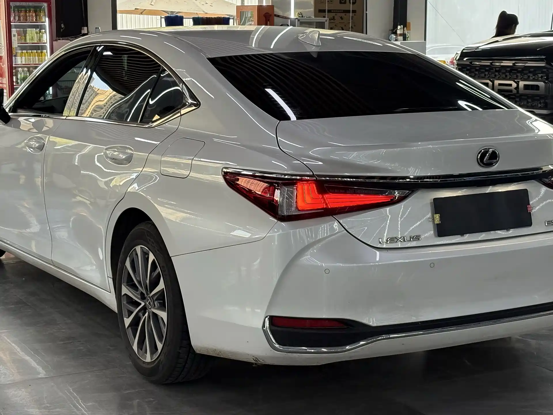 Фото 5 - Lexus ES