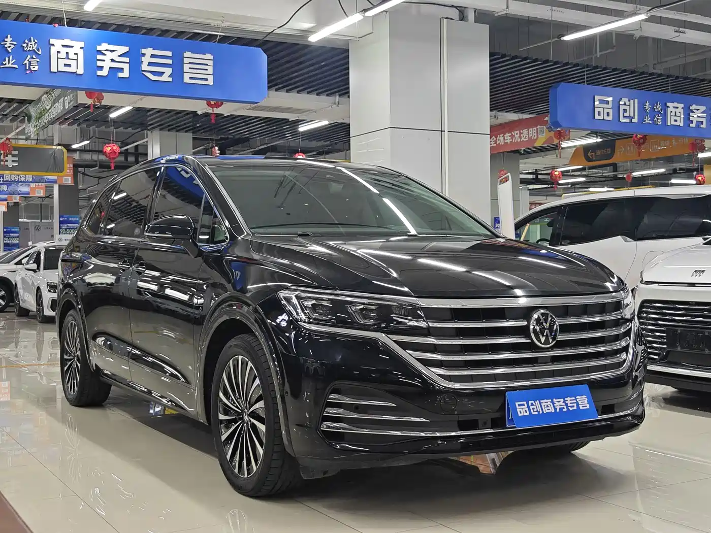 Volkswagen Viloran 2023 Facelift 380TSI Premium Edition фото 3