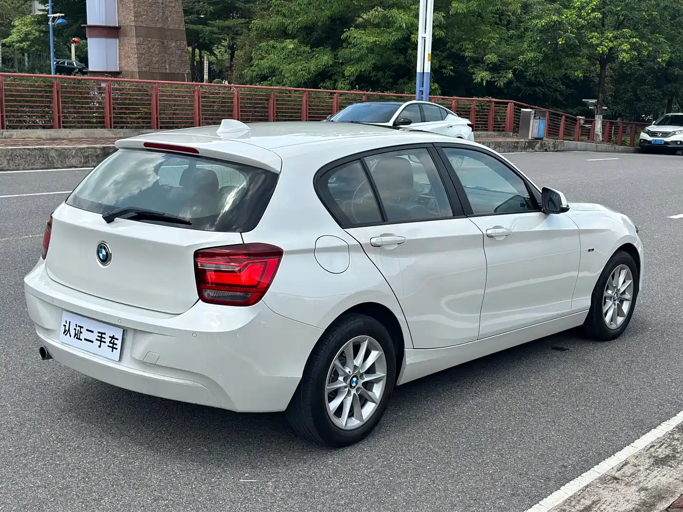 BMW 1 Series (Import) 2013 Facelift 116i Urban Model фото 5