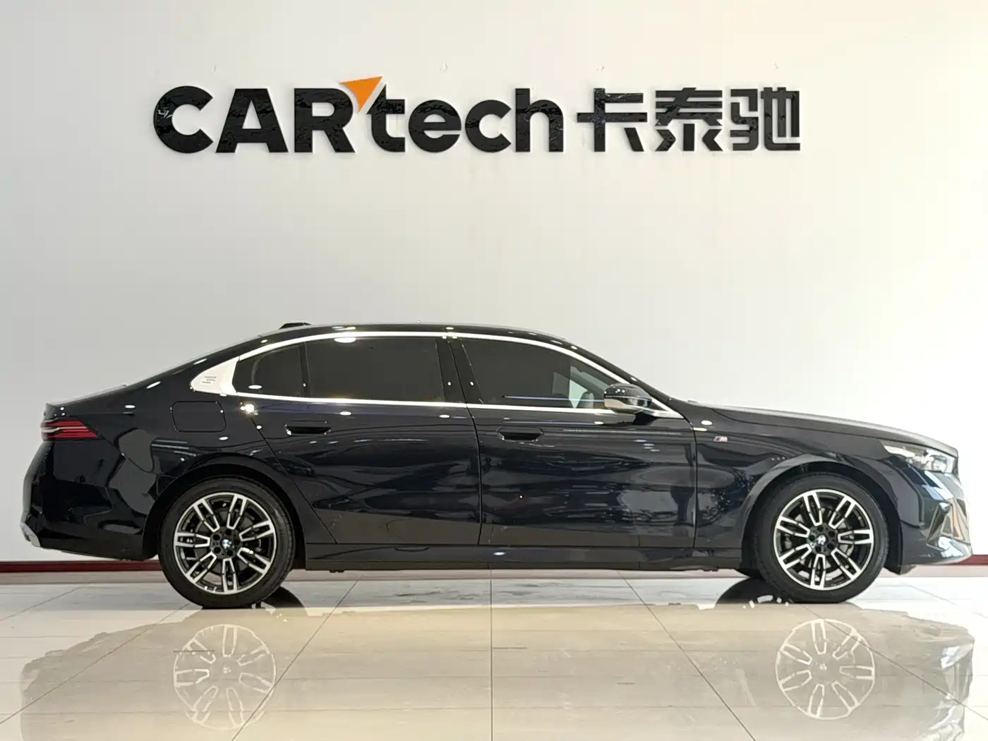 BMW 5 Series 2024 525Li M Sport Package фото 5