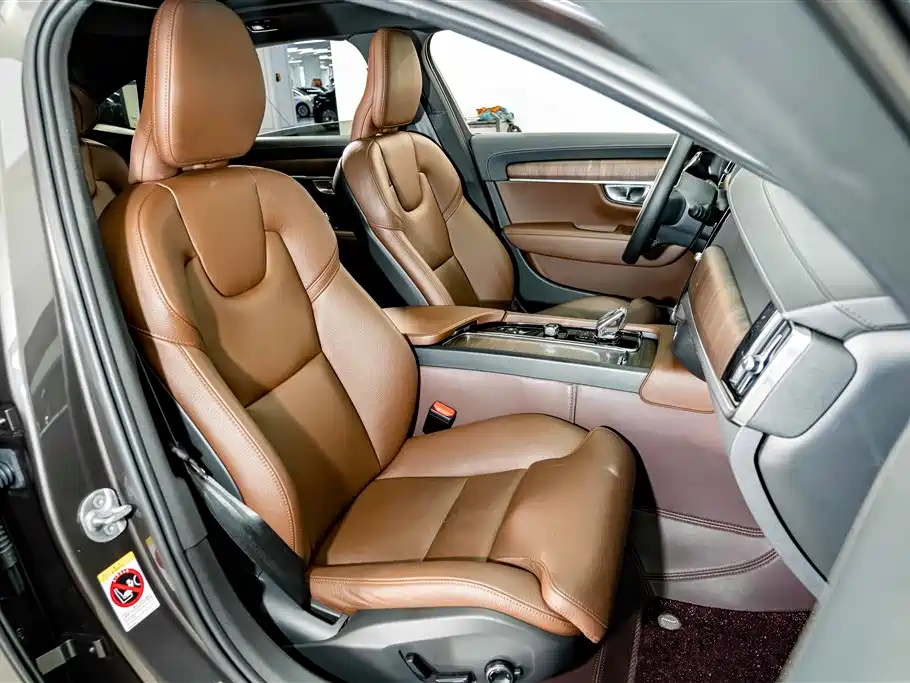 Photo 19 - Volvo S90