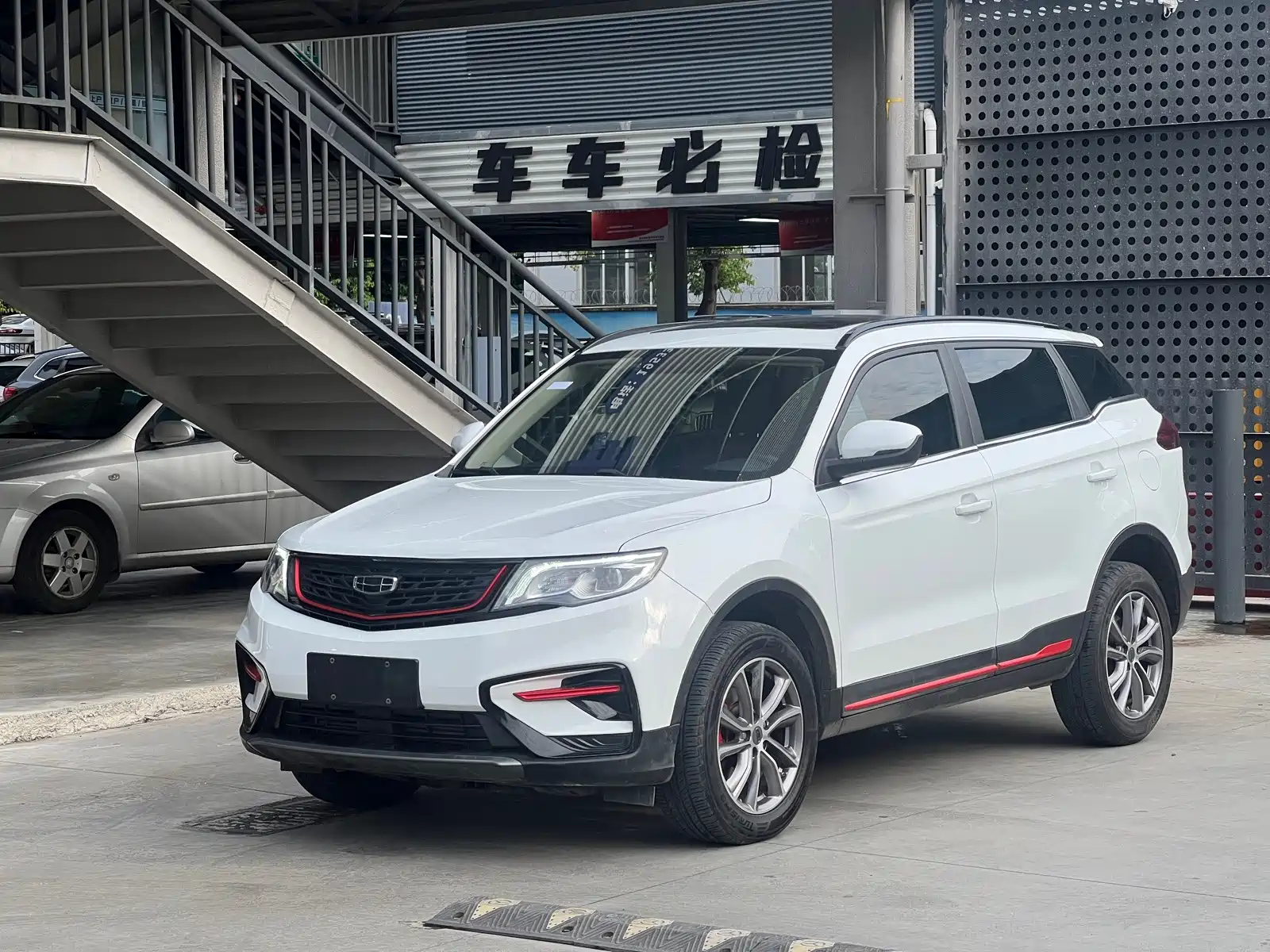 Photo 1 - Geely Atlas