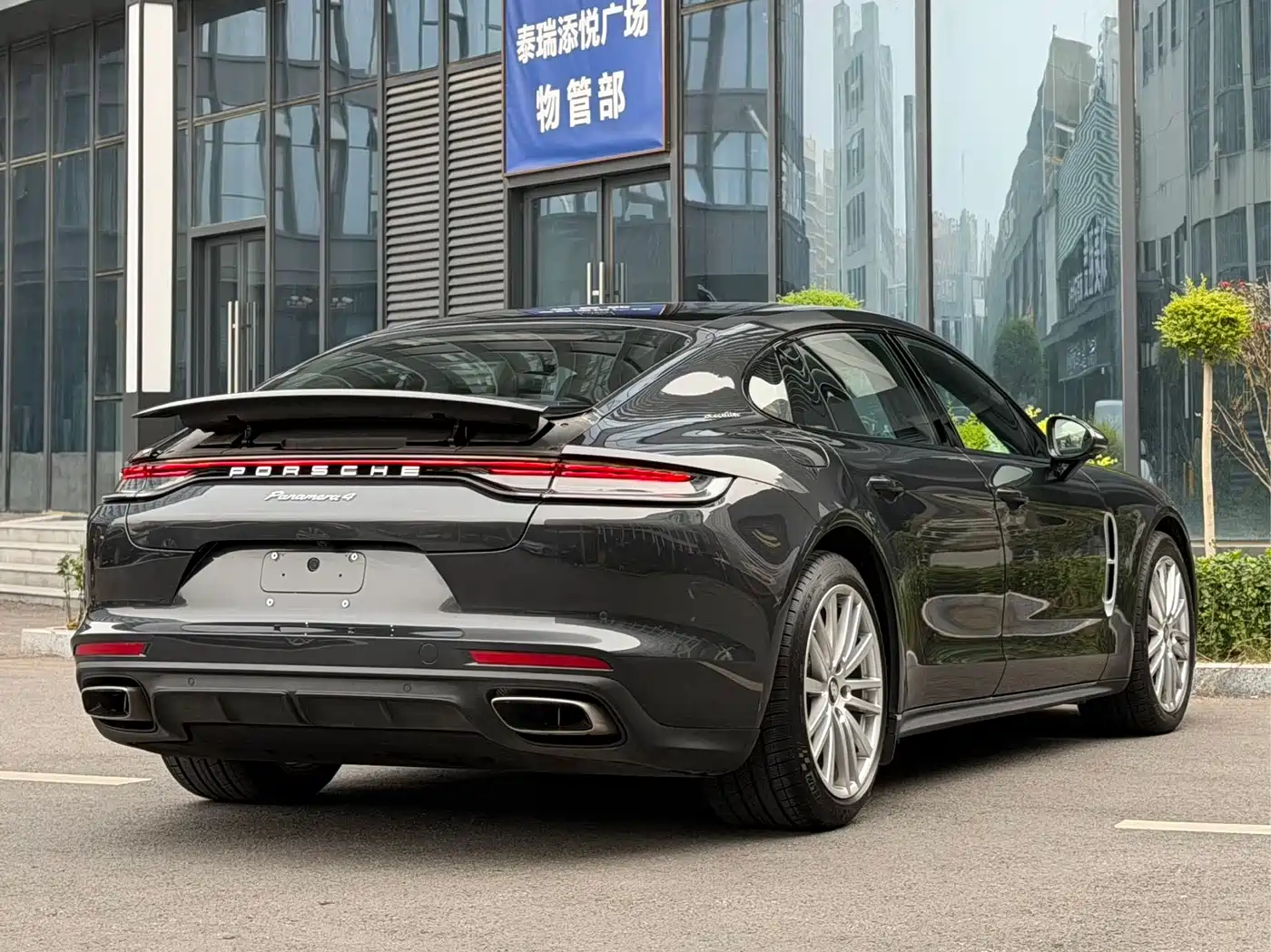 Porsche Panamera 2022 Panamera 4 Executive Long Wheelbase 2.9T фото 3