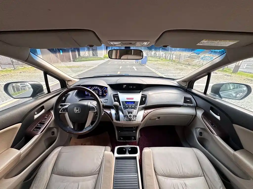 Фото 9 - Honda Odyssey