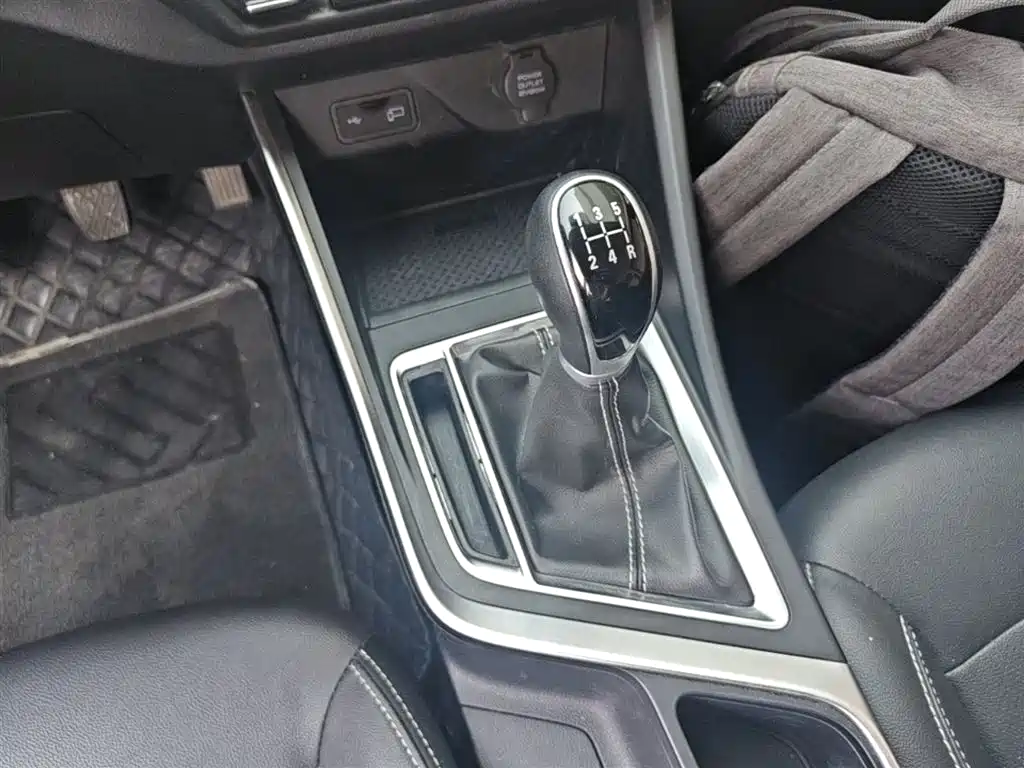صورة 14 - Geely Vision X3