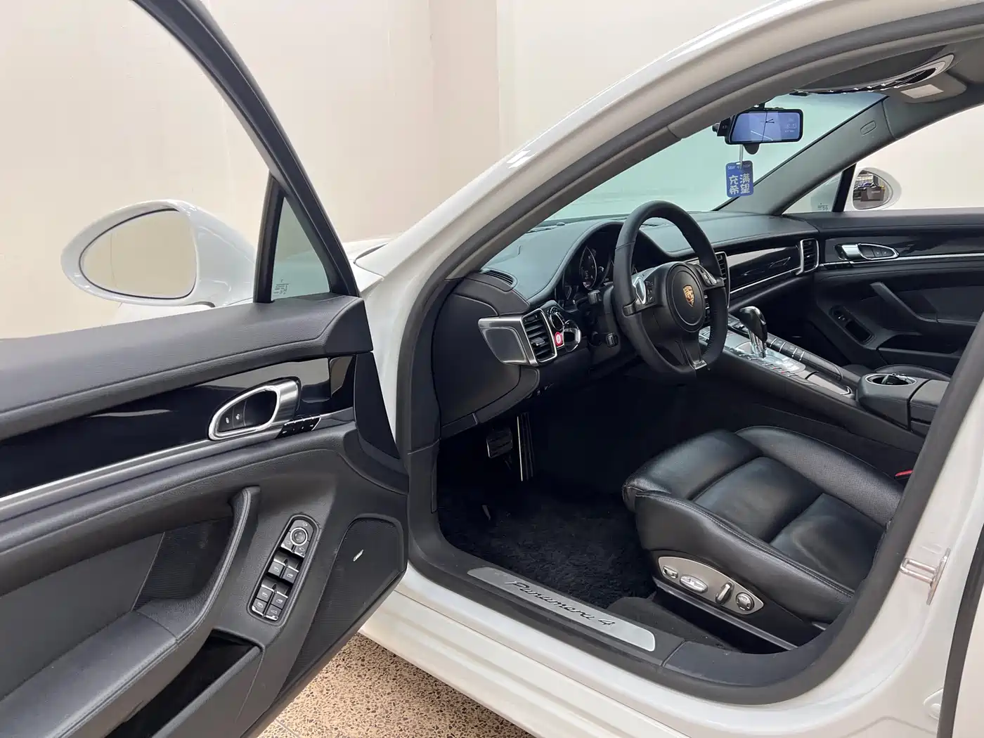 Porsche Panamera 2014 Panamera 4 Executive 3.0T фото 16
