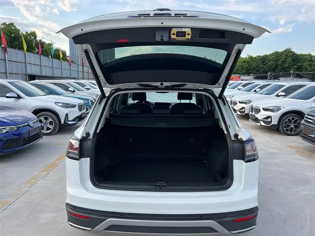 Volkswagen Tayron 2023 280TSI 2WD Luxury Plus Advanced Edition фото 16