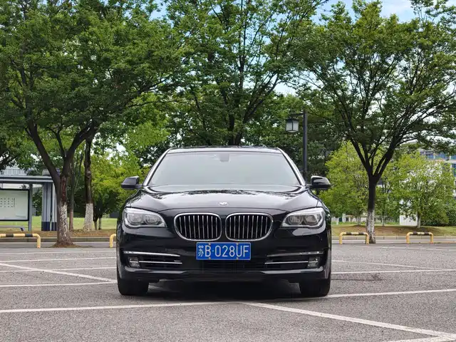 BMW 7 Series 2013 Model 740Li Luxury — фото 2