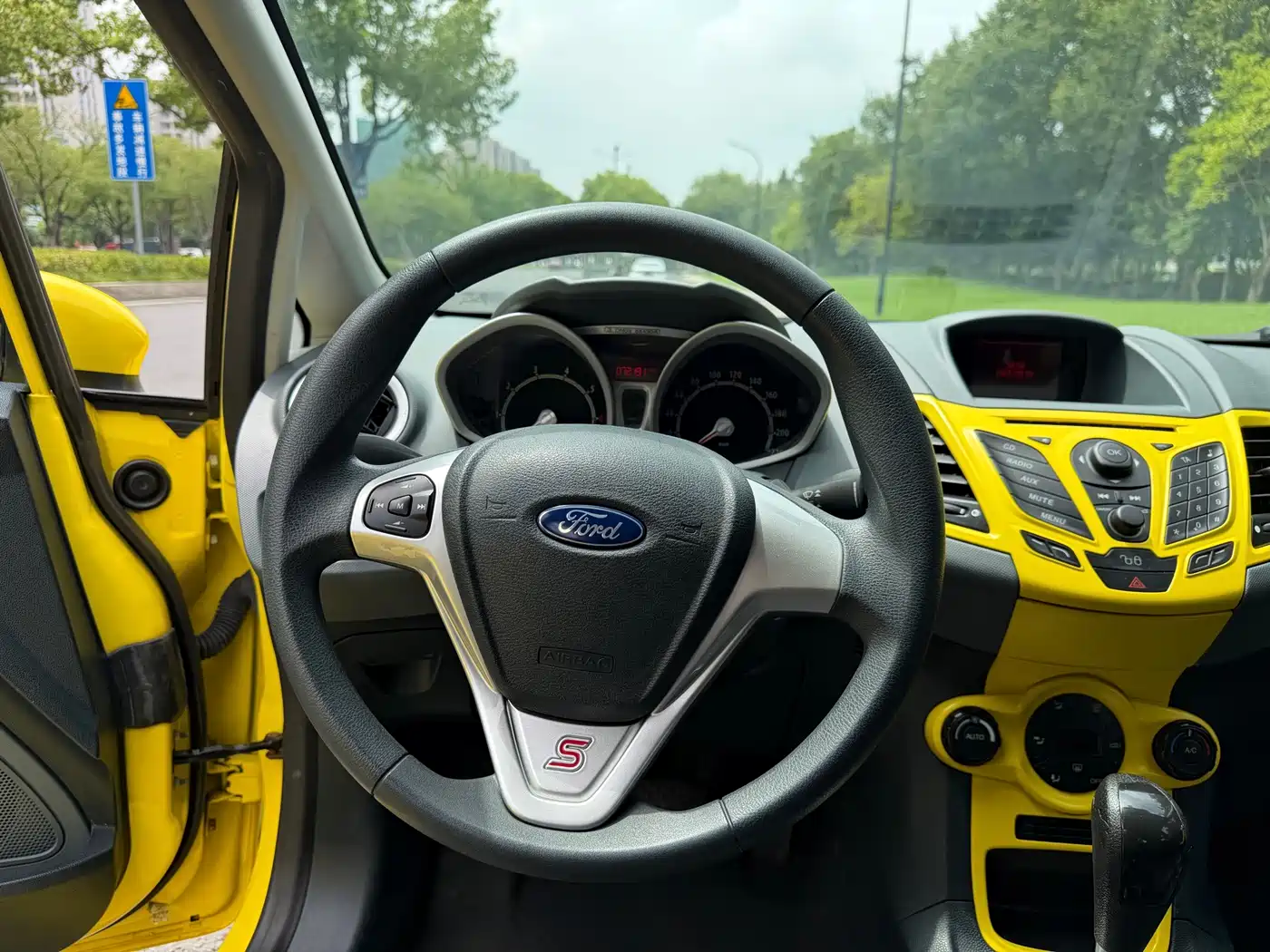 Фото 14 - Ford Fiesta