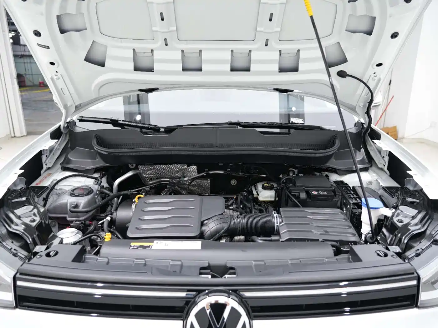 Volkswagen Tharu 2025 Model Rising Star 1.5L Advance Edition фото 15